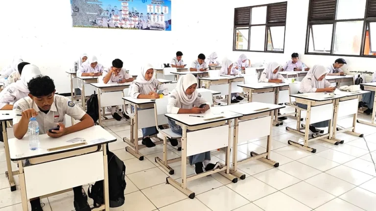 Akhirnya Terungkap: 3 Fakta Ujian Sekolah 2026, Bimbel, Kecemasan, Siapa Diuntungkan